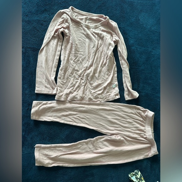 4 Pairs of 2T sleepers, pajamas, Posh Peanut, Gap and Little Sleepies - Picture 2 of 15